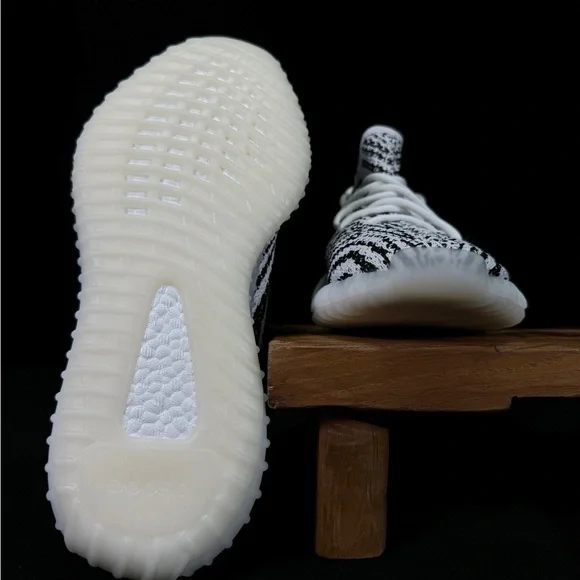 Yeezy Boost 350 V2 Zebra
